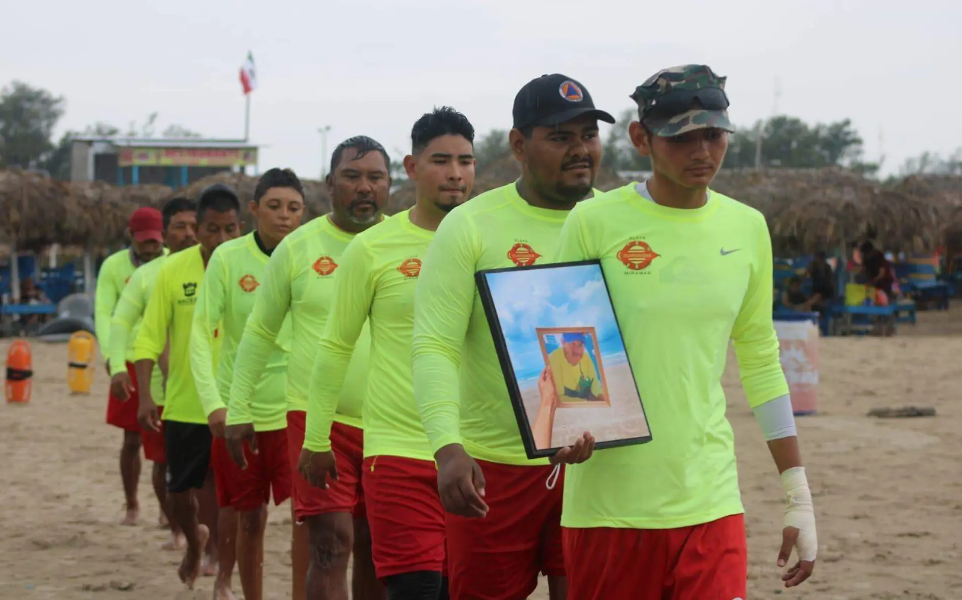 Guardavidas en playa Miramar